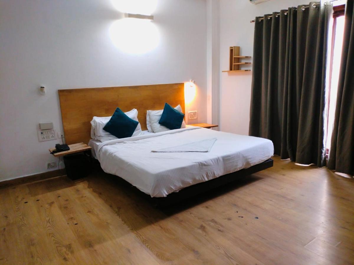 Divine Inn Couple Friendly Hotel Near Sector 51 Metro Station Noida Kültér fotó