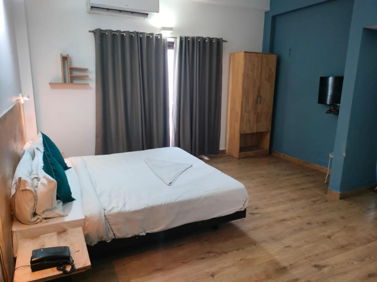 Divine Inn Couple Friendly Hotel Near Sector 51 Metro Station Noida Kültér fotó