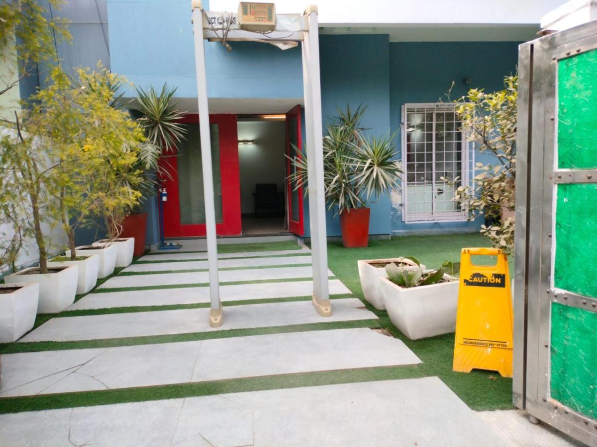 Divine Inn Couple Friendly Hotel Near Sector 51 Metro Station Noida Kültér fotó