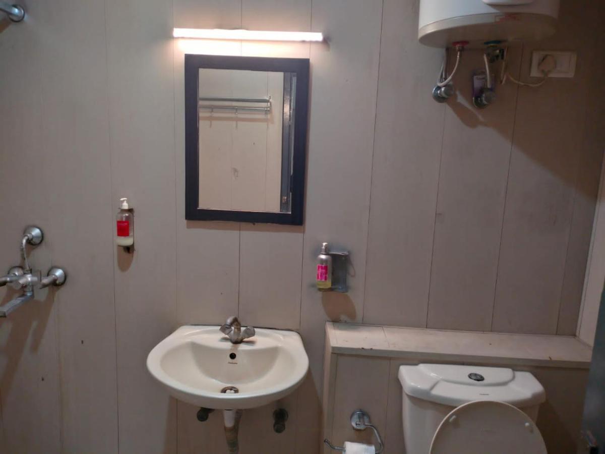 Divine Inn Couple Friendly Hotel Near Sector 51 Metro Station Noida Kültér fotó